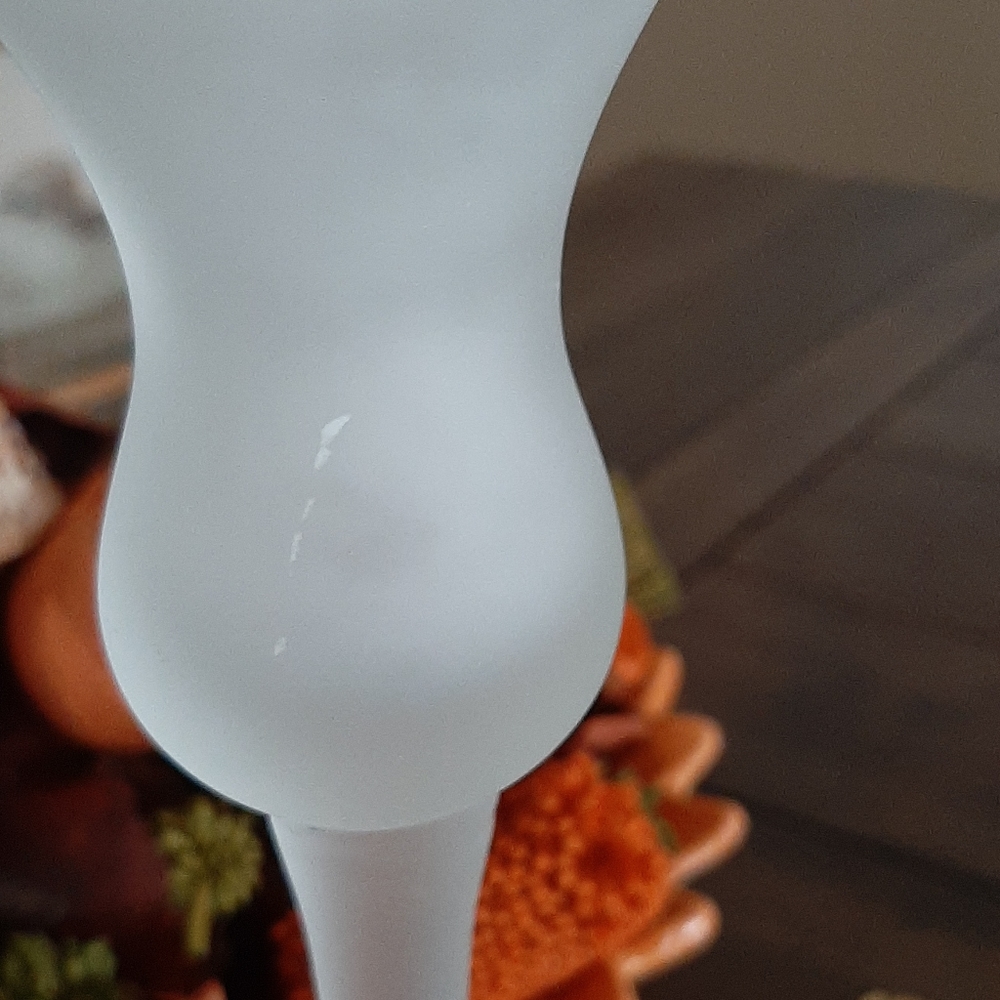 Delicate glass stemmed candle holder - Picture 8 of 8